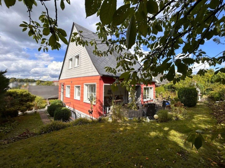 Gartenansicht Marktredwitz Einfamilienhaus Ein Zuhause mit Charakter - modernisiertes Einfamilienhaus mit idyllischem S�dgarten in ruhiger Lage