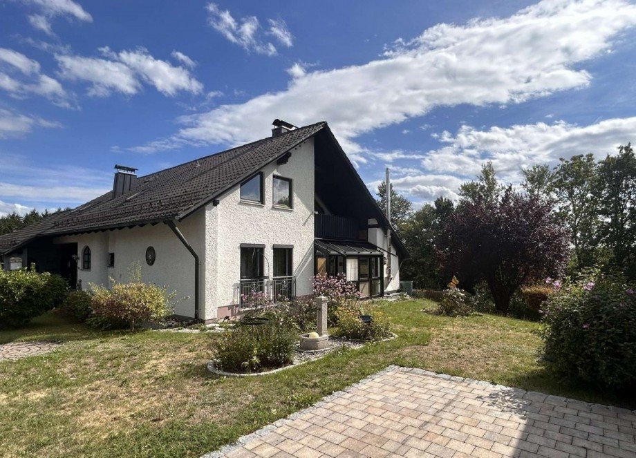 Hausansicht seitlich Einfamilienhaus Parkstein