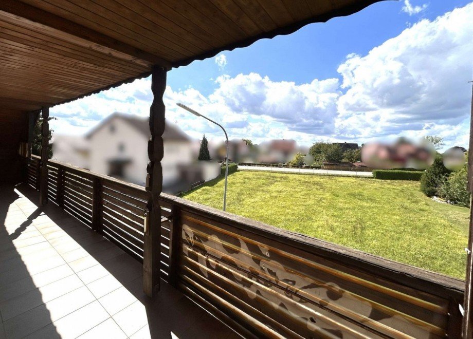 Balkon mit Blick Zweifamilienhaus Flo�