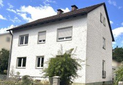 Hauptbild Eigennutzung oder Vermietung - gut geschnittenes Zweifamilienhaus mit gro�em Garten in ruhiger Lage