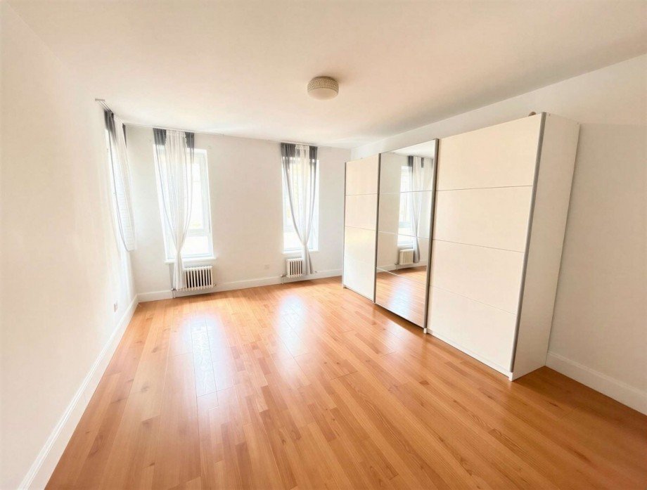 Schlafzimmer - (KI-bearbeitet: M�bel digital entfernt) Etagenwohnung Weiden in der Oberpfalz