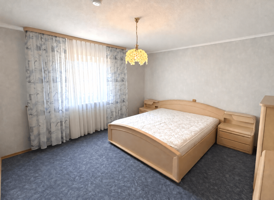 Schlafzimmer OG - KI-bearbeitet: Gegenst�nde entfernt Zweifamilienhaus Flo�