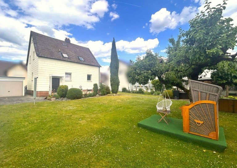 Gartenansicht Weiden in der Oberpfalz Einfamilienhaus Ein Zuhause zum Ankommen: Sehr gepflegtes Haus mit Gartenparadies & Garage in ruhiger Wohnlage