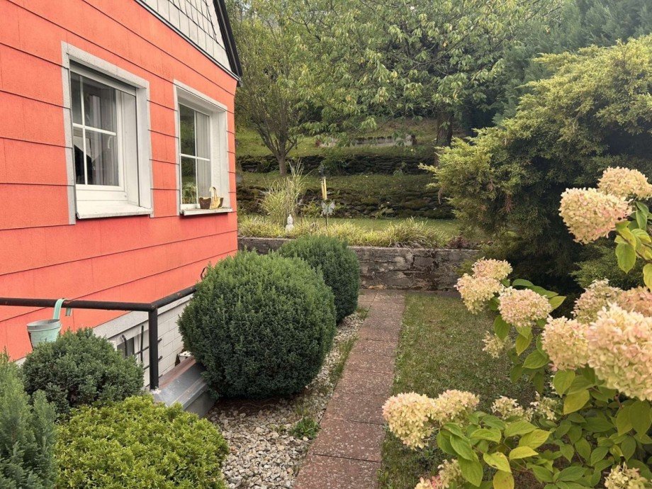 Garten seitlich Einfamilienhaus Marktredwitz