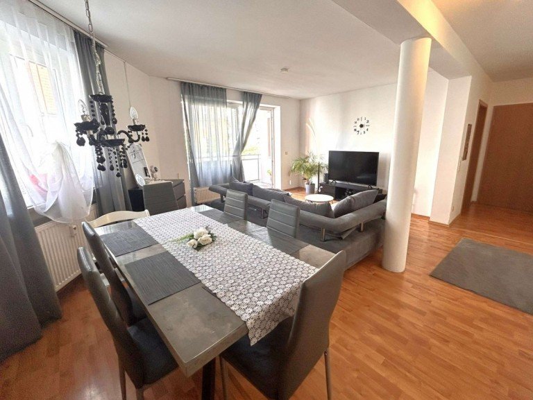 Wohn-Essbereich Weiden in der Oberpfalz Etagenwohnung Au�ergew�hnlich geschnittene 3-Zimmer-Wohnung mit Balkon & Einzelgarage in zentraler Lage