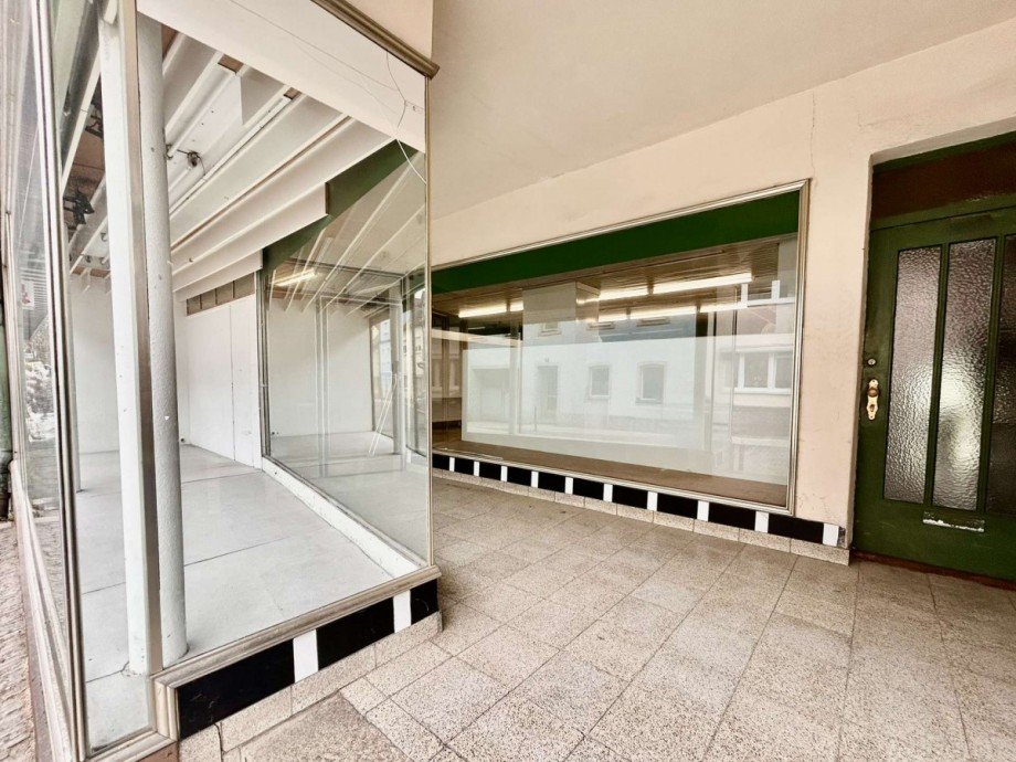 Sehr gro�e Schaufensterfl�che Einzelhandel Windischeschenbach