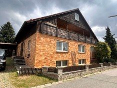 Hauptbild Wohnen und vermieten in ruhiger Lage - gro�z�giges Wohnhaus mit zwei separaten Wohnungen + 2 Garagen